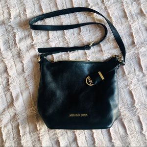 Michael Kors Bedford Medium Messenger - Black